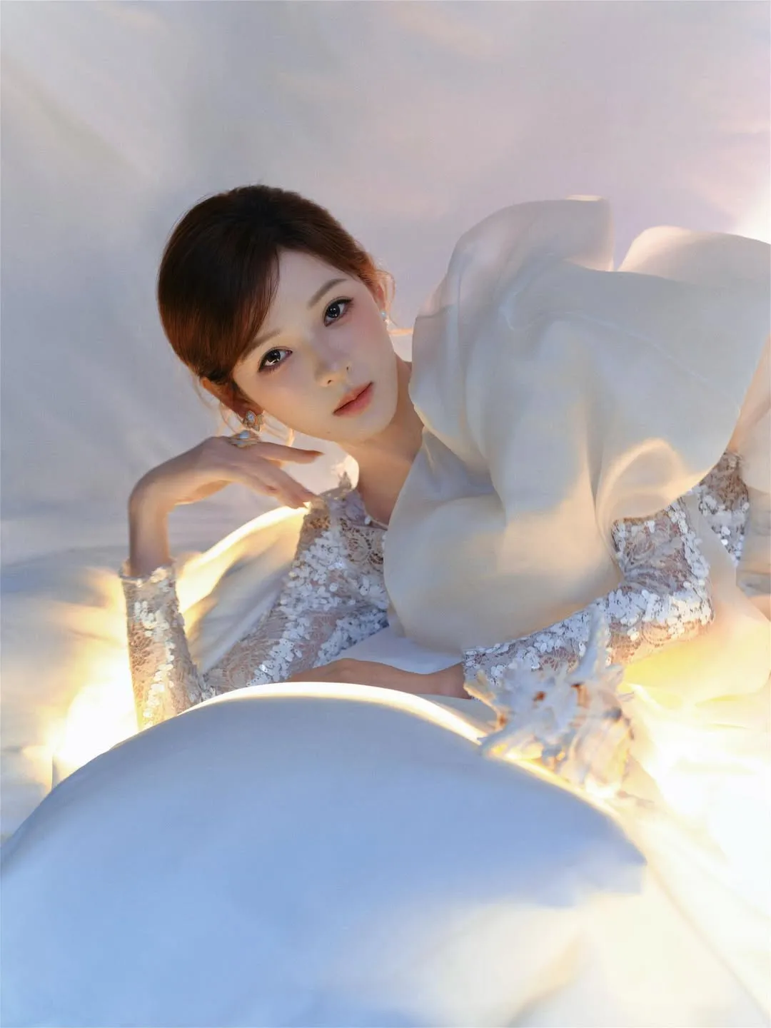 Zhang Yuxi tampil memikat (Credit: Instagram.com/zhangyuxi281)