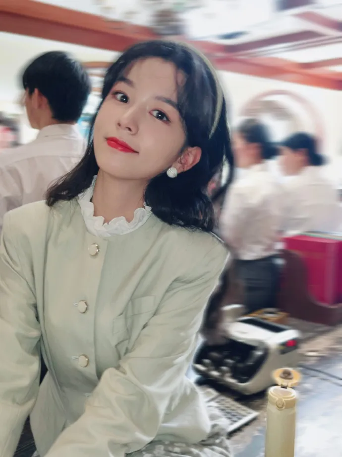 Pesona cantik Zhou Ye (Credit: Weibo.com/Zhou Ye Information Station)