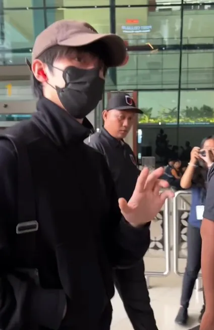 potret Zhou Yiran saat tiba di Indonesia/cr:Instagram @wetvindonesia