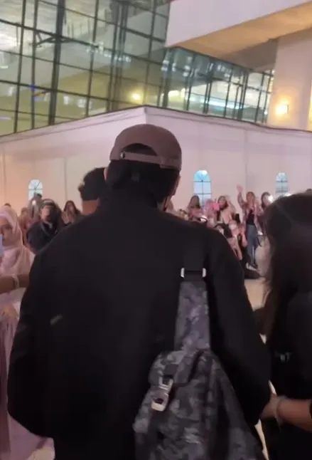 potret Zhou Yiran saat tiba di Indonesia/cr:Instagram @wetvindonesia