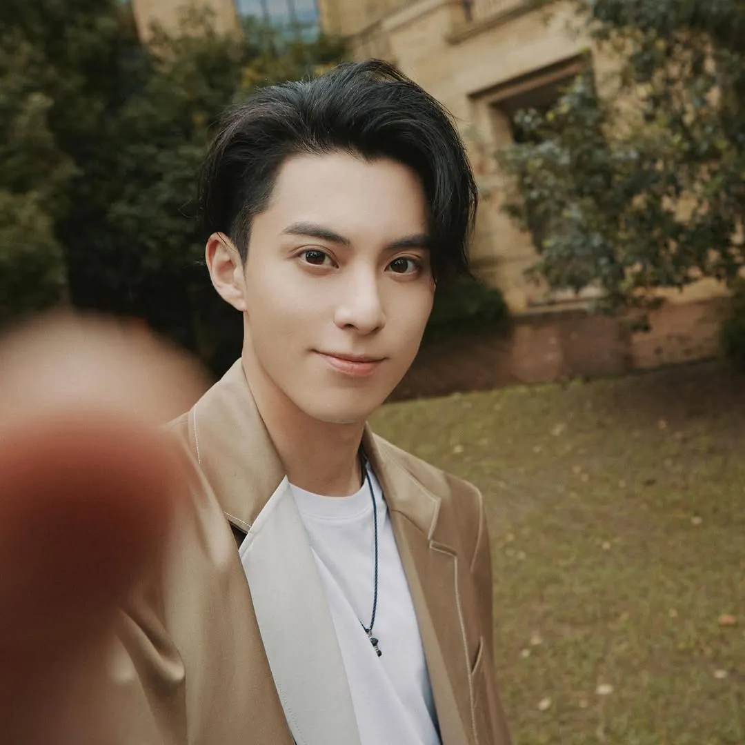 profil aktor drama China Dylan Wang/cr: instagram @dylan_wang_1220