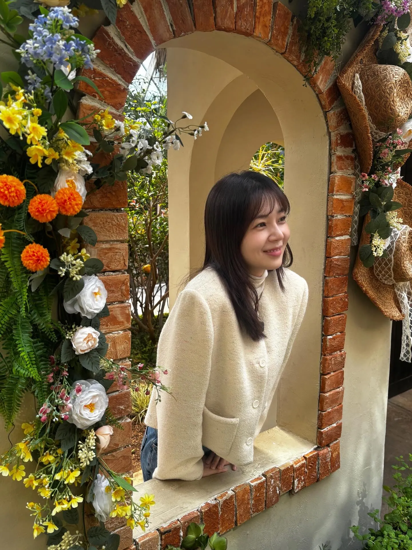 Baek Jin Hee tampil cantik dengan rambut berponi/Instagram.com/jinibeak
