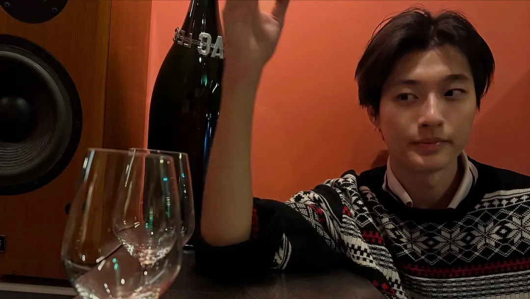 Potret Baek Sun Ho dengan pose melirik / Instagram 200sunho