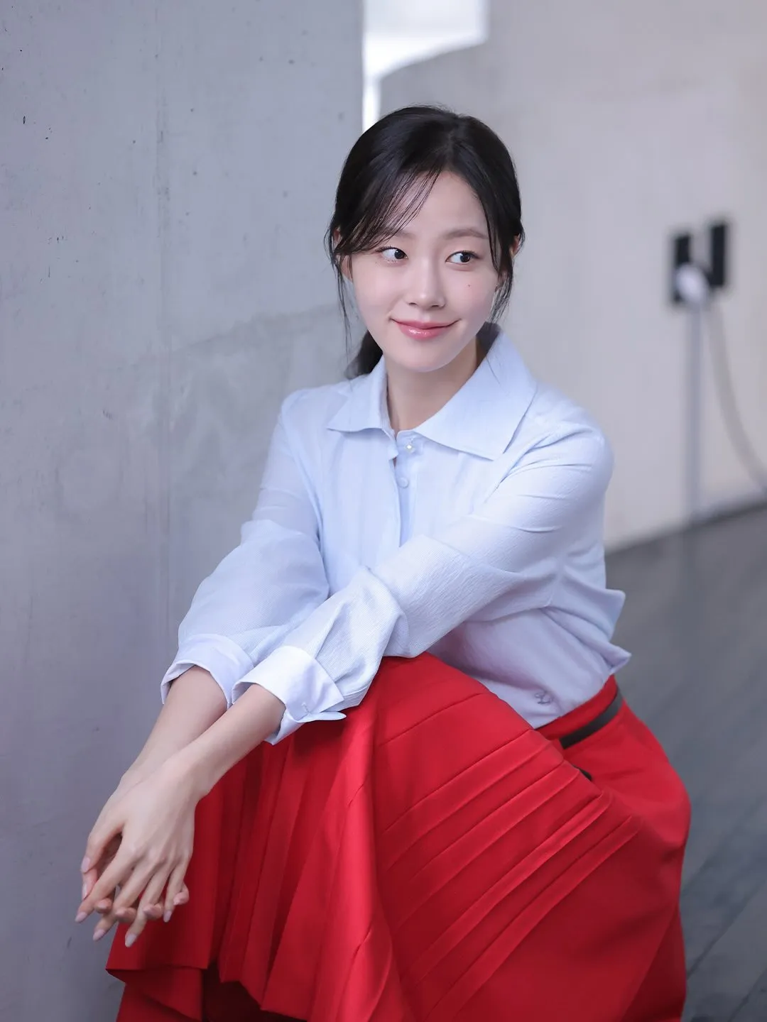 Chae Won Bin tampak cantik/Instagram.com/outeruniverse_official