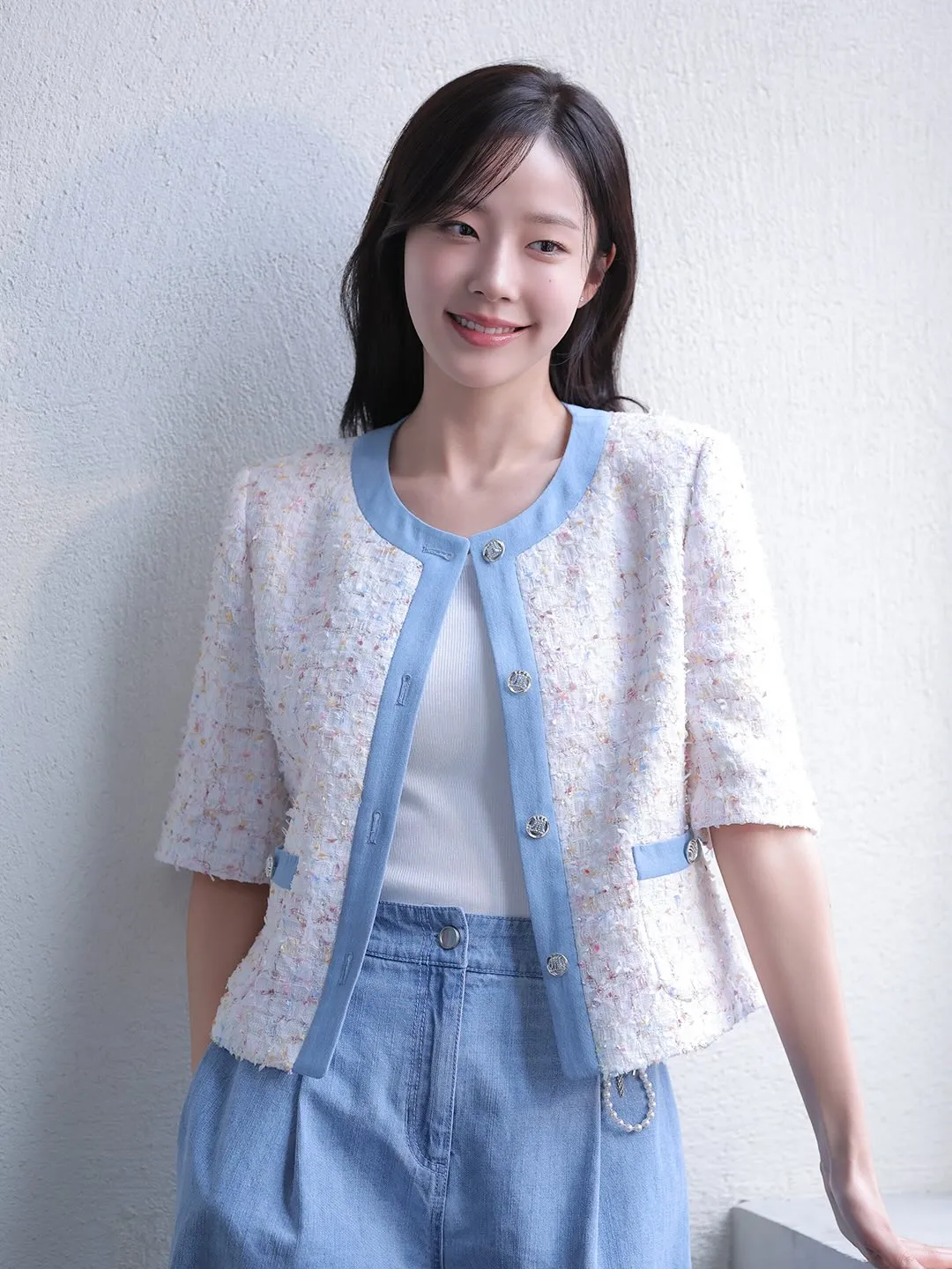 Chae Won Bin menawan dengan tersenyum cantik/Instagram.com/outeruniverse_official