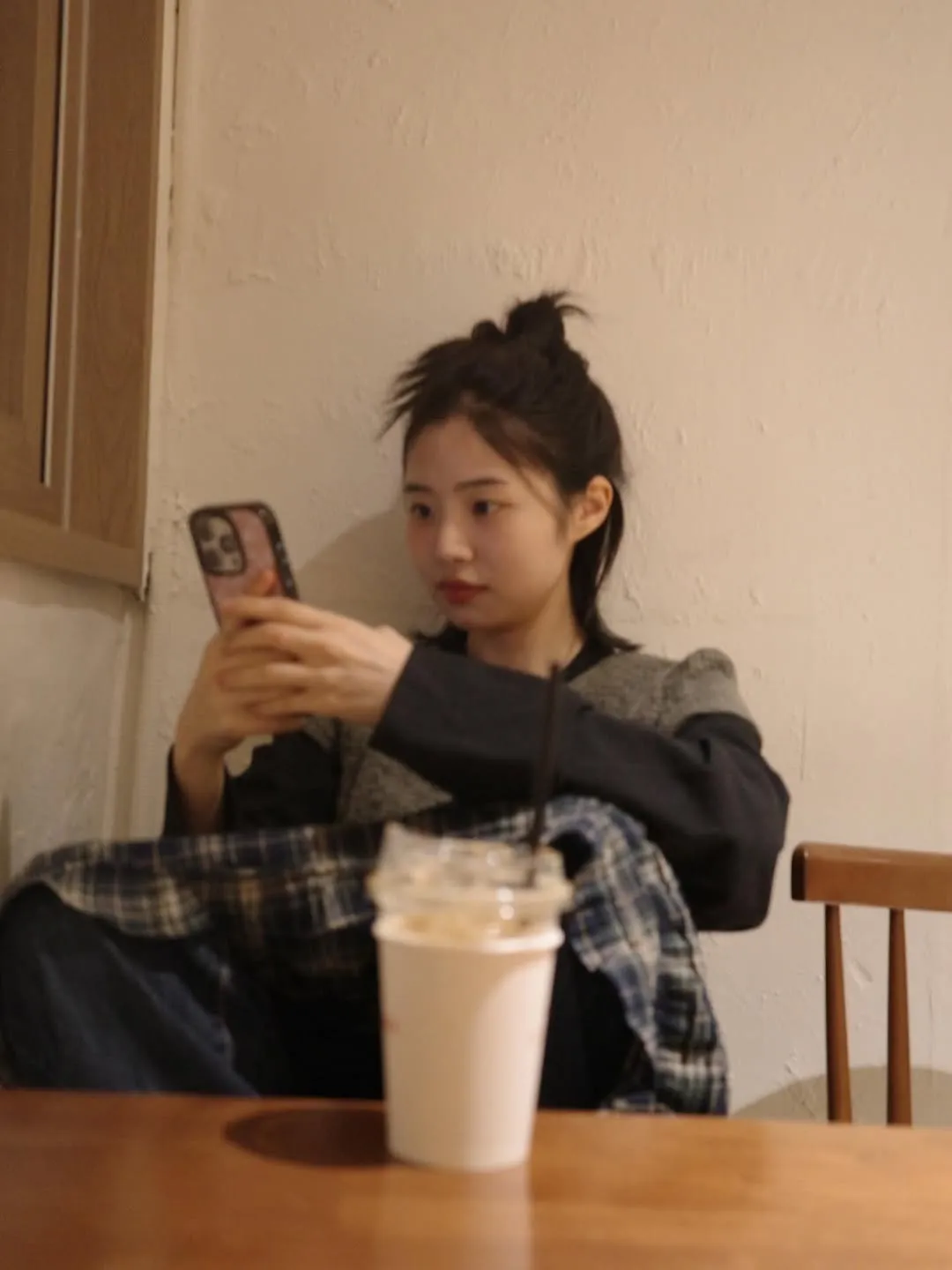 Foto candid Choi Ji Su / Instagram ziissuu