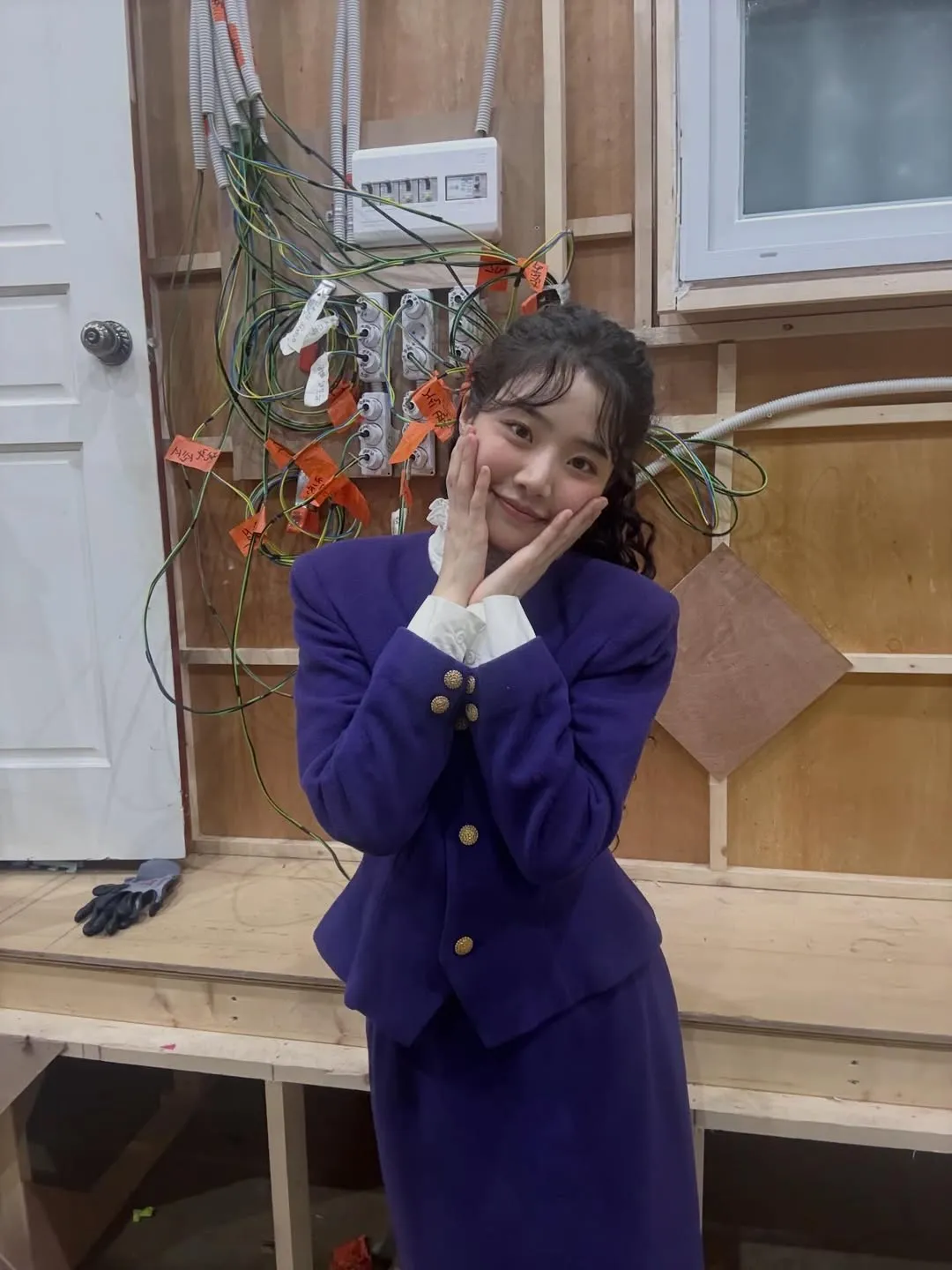 Choi Ji Su dengan outfit nuansa biru / Instagram ziissuu