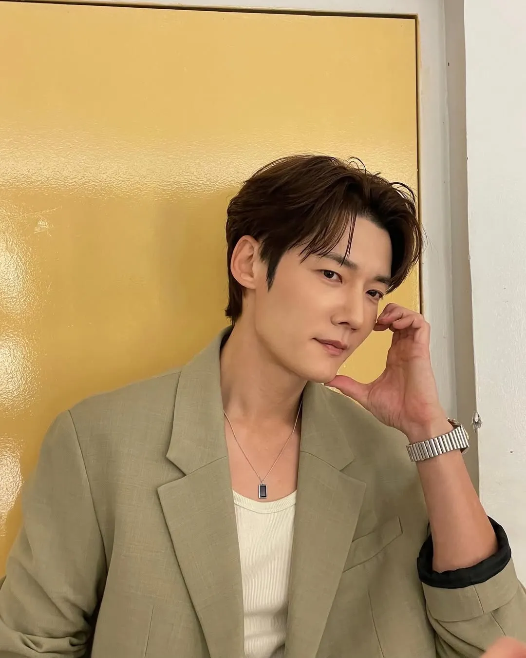 Pose lucu Choi Jin Hyuk / Instagram real_jinhyuk