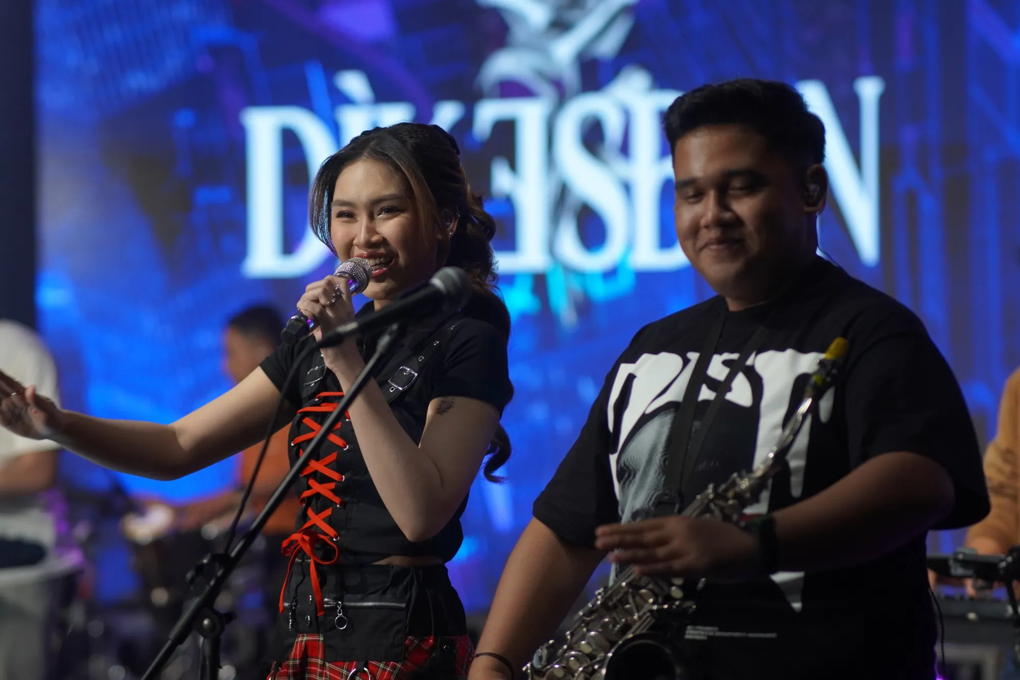Dike Sabrina Bersama Pemain Band © KapanLagi.com/Guntur Merdekawan
