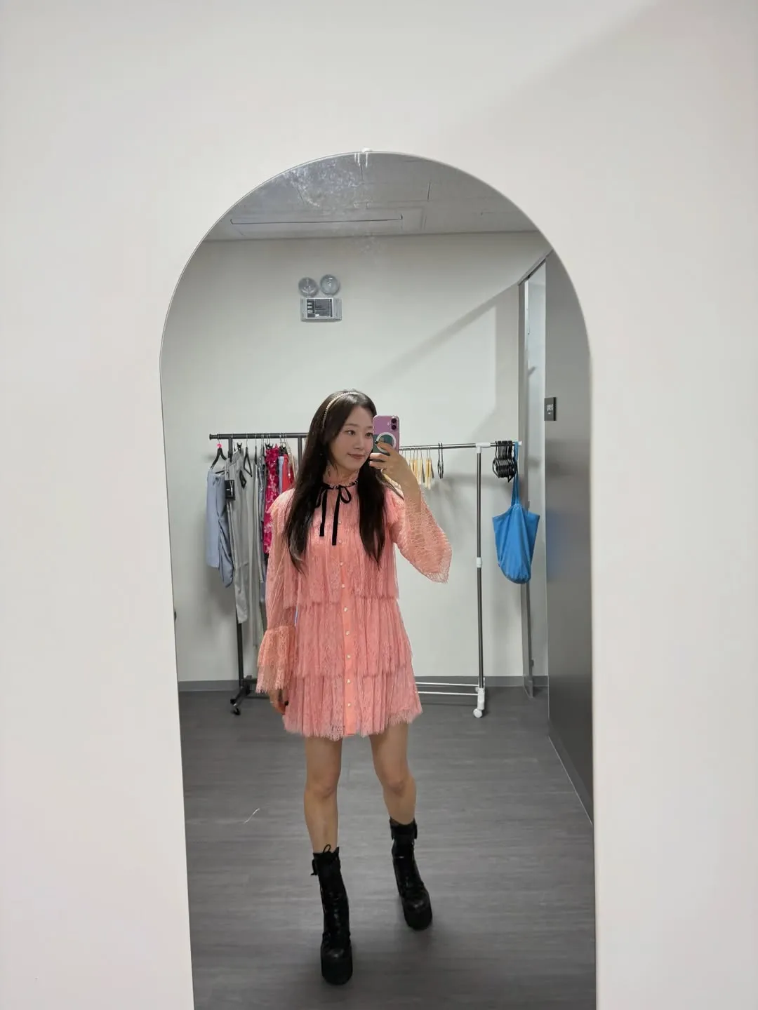 Mirror selfie Gia Kim / Instagram thisisgiakim