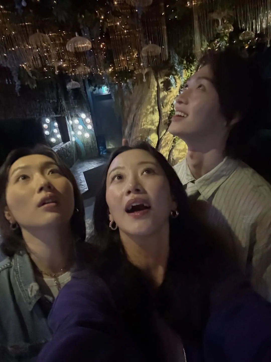 Foto selfie dengan pose lucu Gia Kim dan pemain lainnya / Instagram thisisgiakim