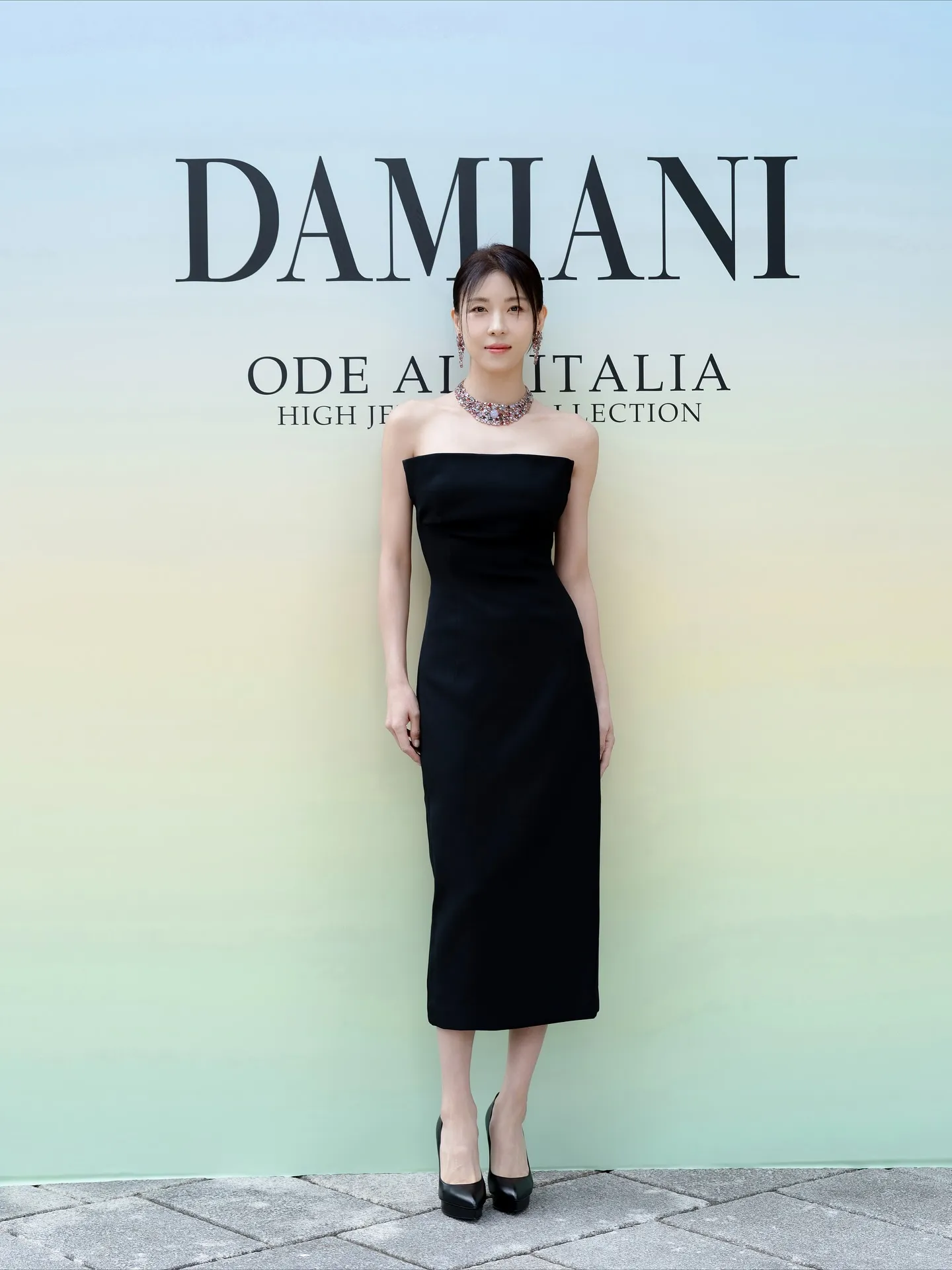 Ha Ji Won dengan dress hitam/Instagram.com/hajiwon1023