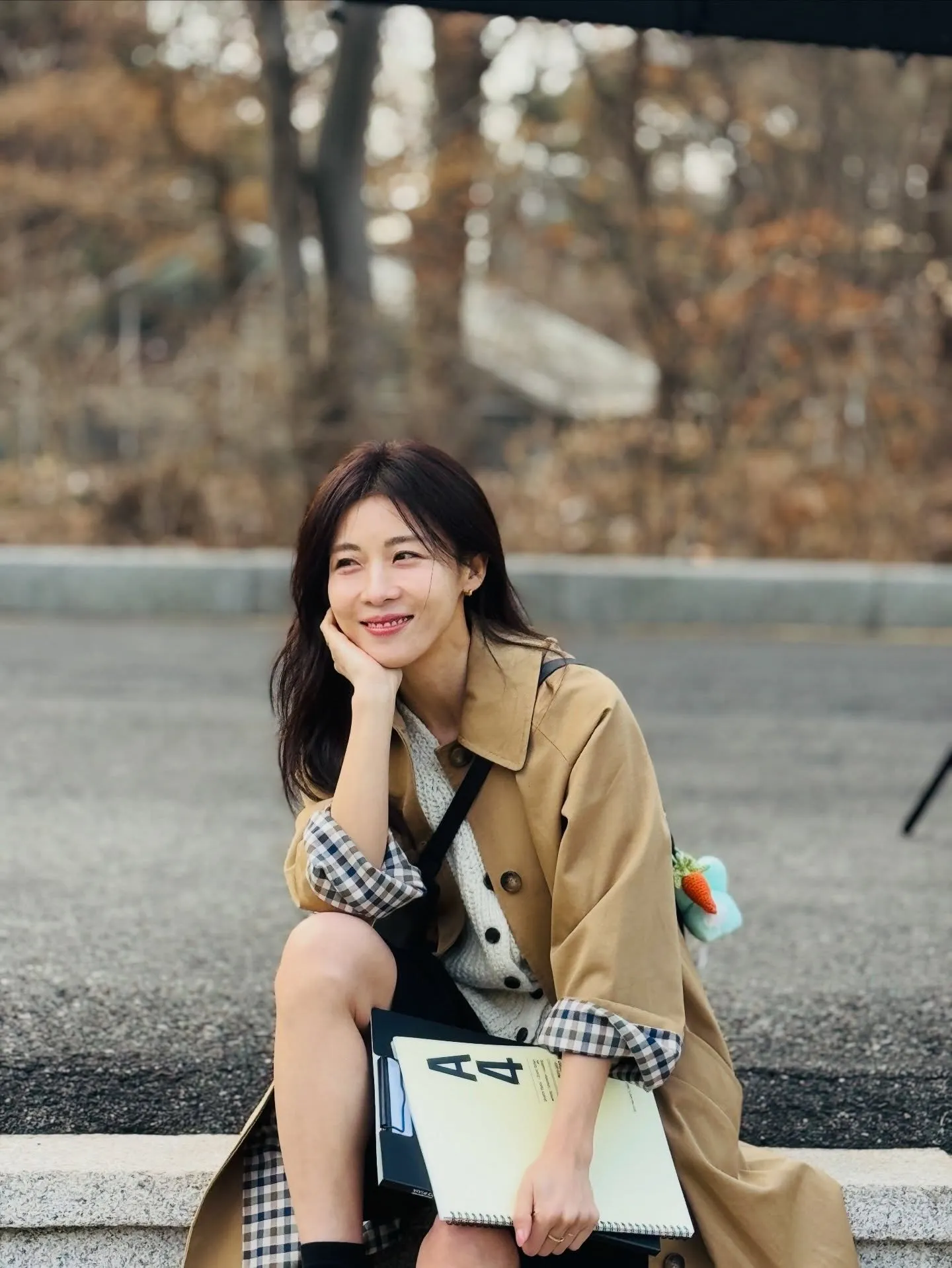 Ha Ji Won tersenyum tampak cantik/Instagram.com/hajiwon1023