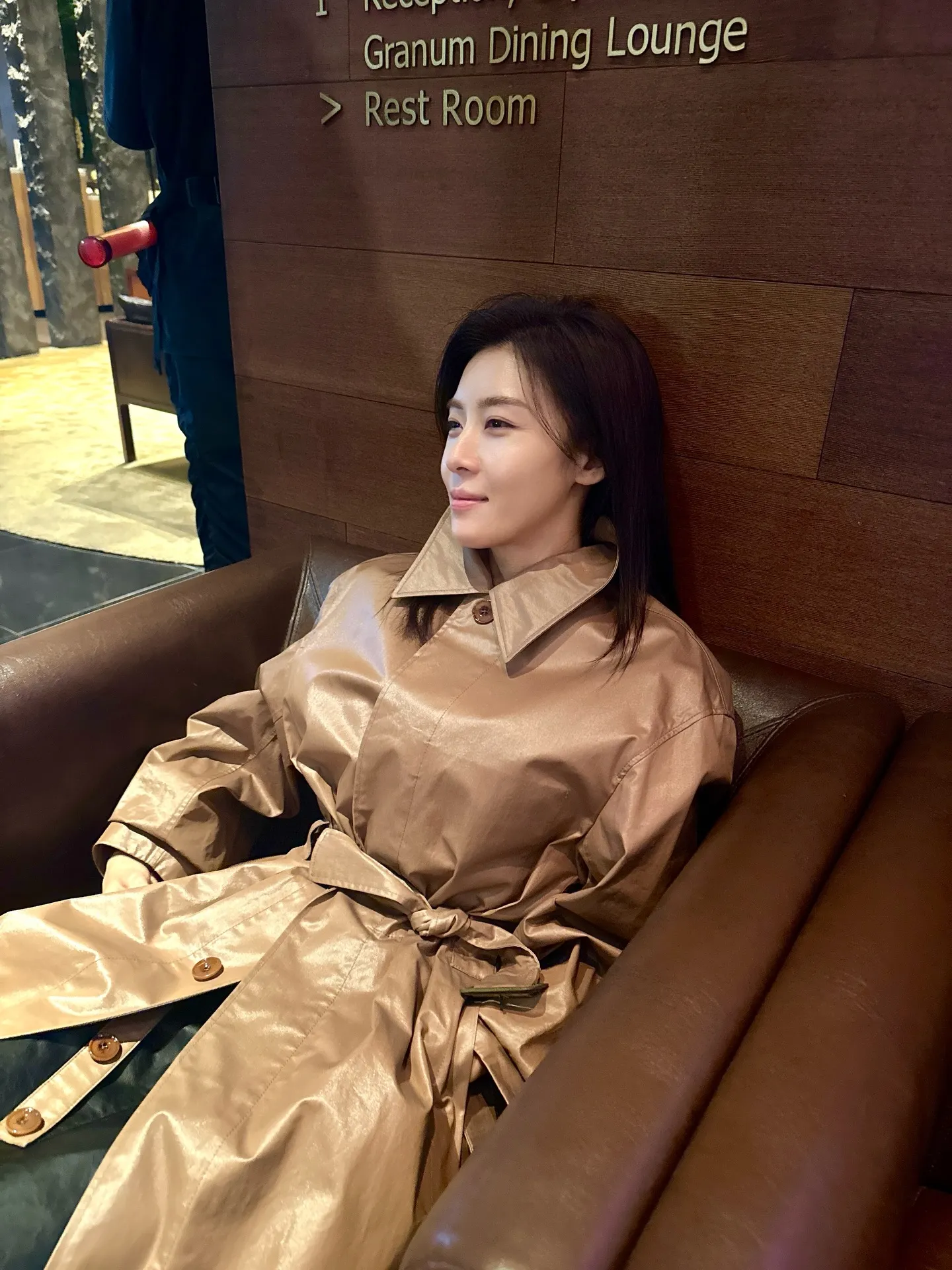 Ha Ji Won dengan outfit berwarna brown/Instagram.com/hajiwon1023