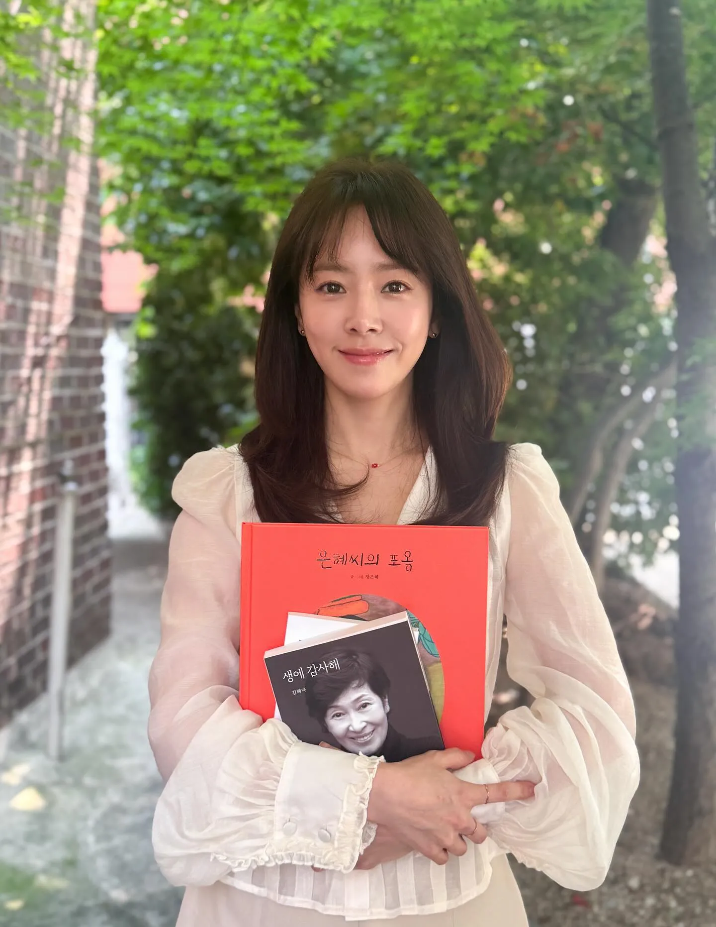 Han Ji Min di belakang layar/Instagram.com/roma.emo