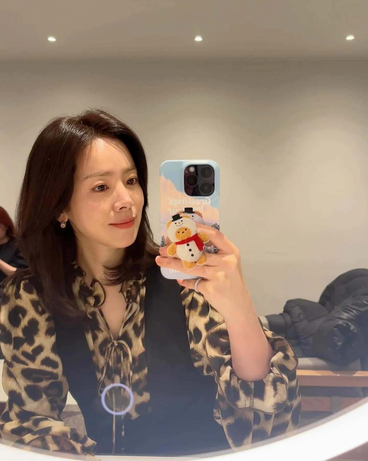 Han Ji Min mirror selfie/Instagram.com/roma.emo