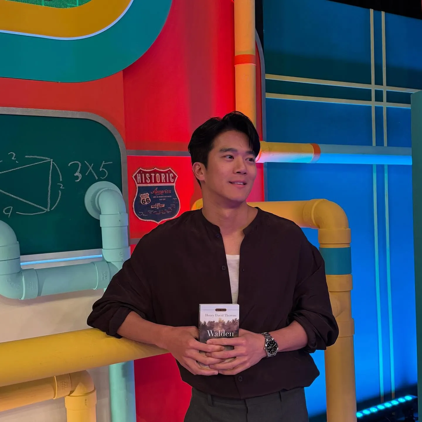Han Seok Jin dengan proporsi tubuh ideal/Instagram.com/haseokjin