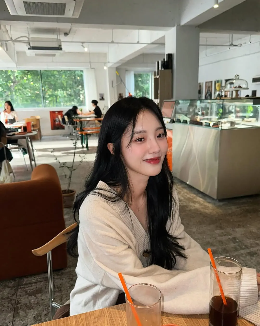 Han So Eun tersenyum manis/Instagram.com/soeunyya