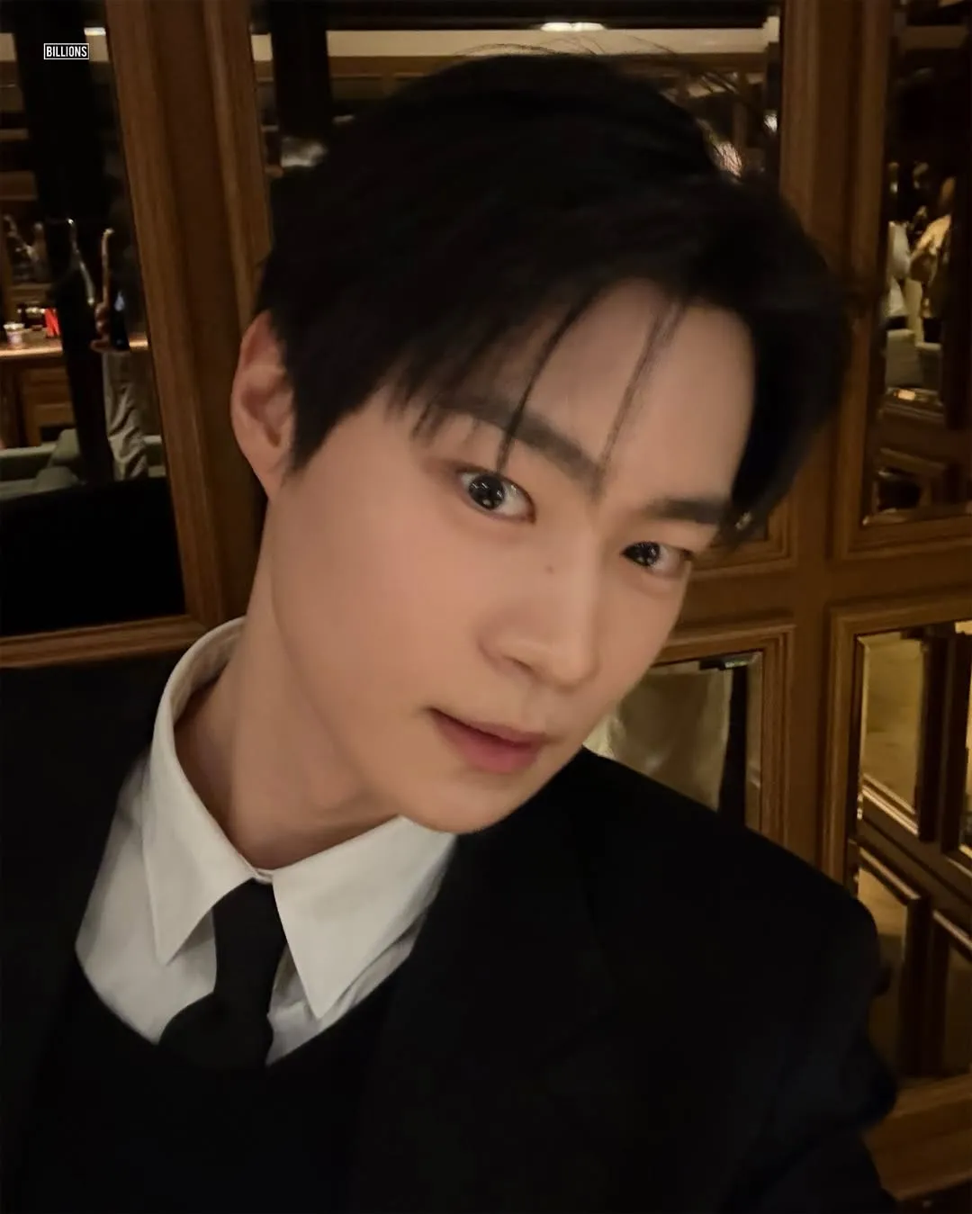 Foto tampan Hyun Woo Seok dengan mode selfie / Instagram wooseok_h
