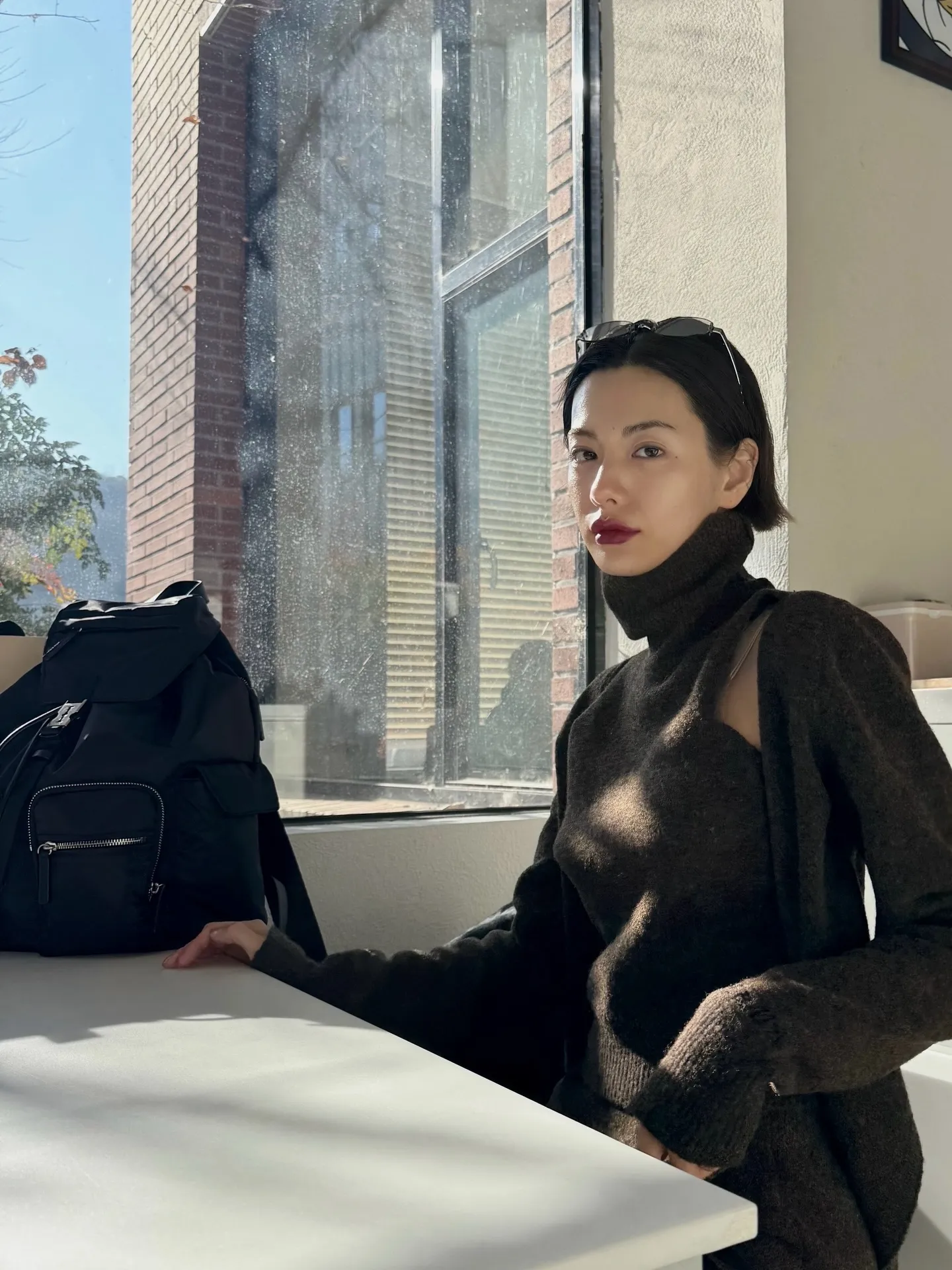 Im Jin A dengan outfit berwarna hitam/Instagram.com/jin_a_nana