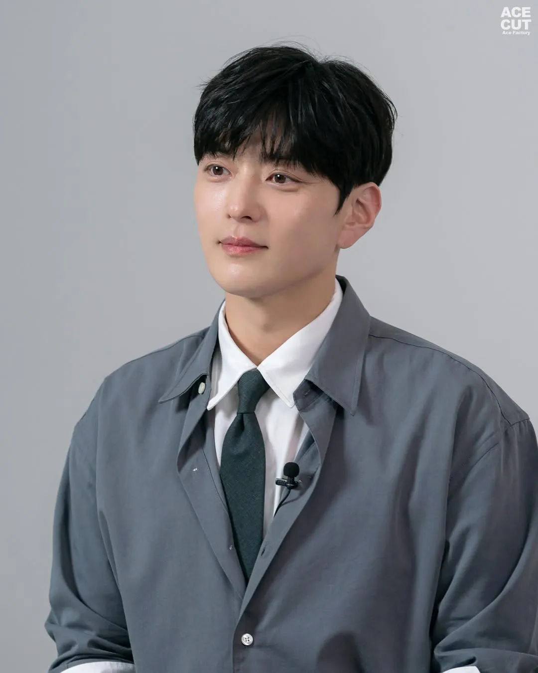 Jang Seung Jo tersenyum manis/Instagram.com/ssangear1004
