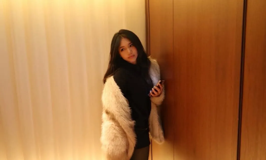 Gaya feminin yang mencuri perhatian (credit:instagram.com/jasmineabeng)