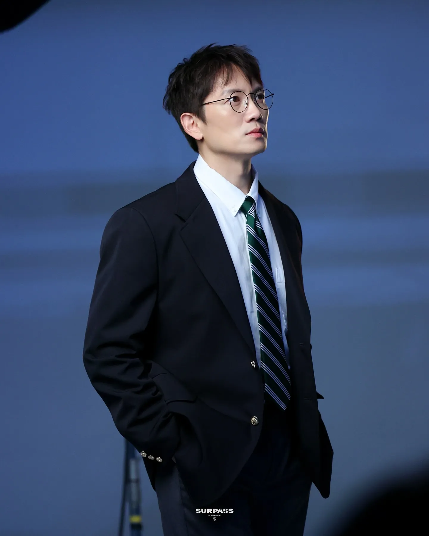 Pemotretan Ji Sung/Instagram.com/surpassent_official