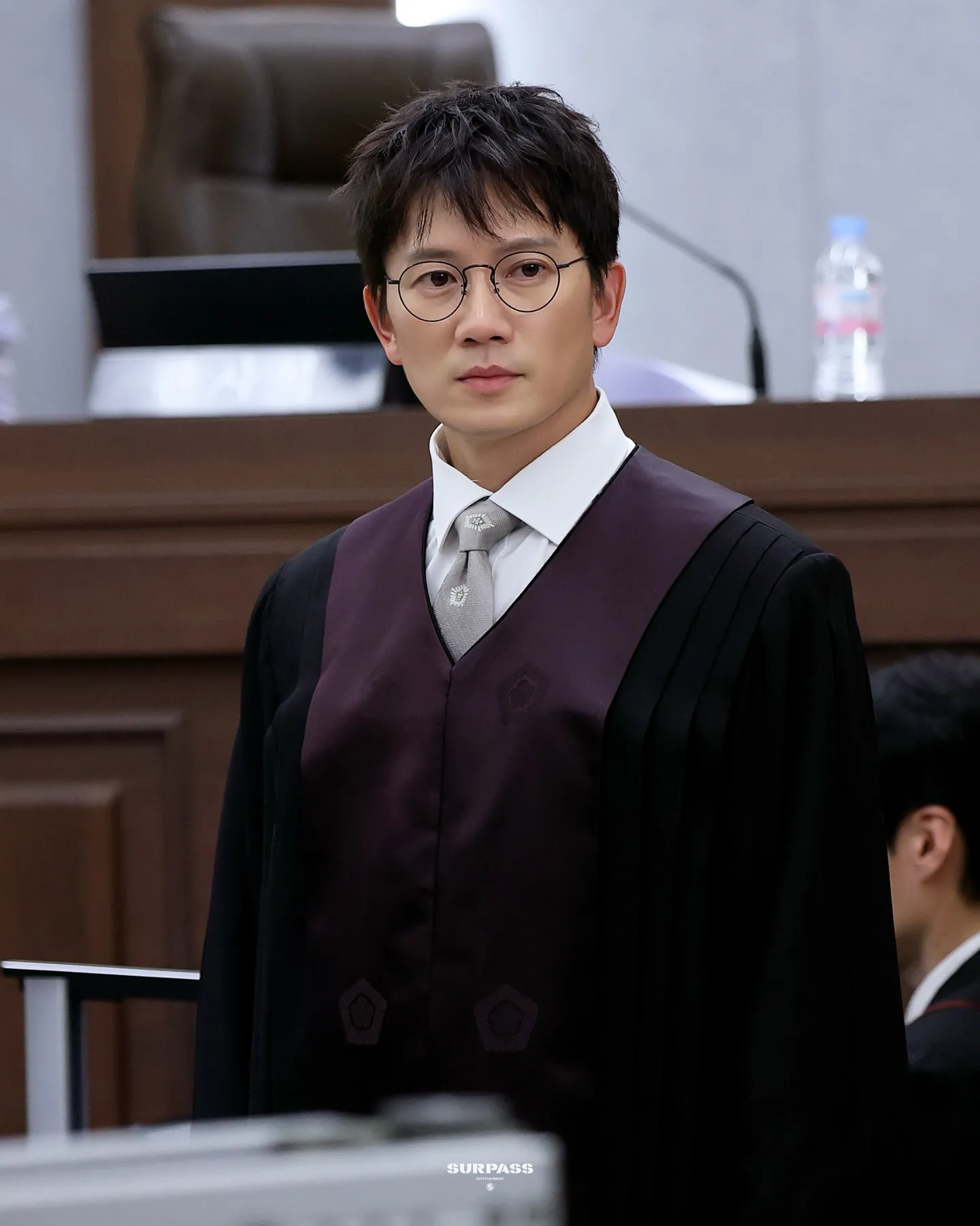 Peran Ji Sung dalam drama terbarunya/Instagram.com/surpassent_official
