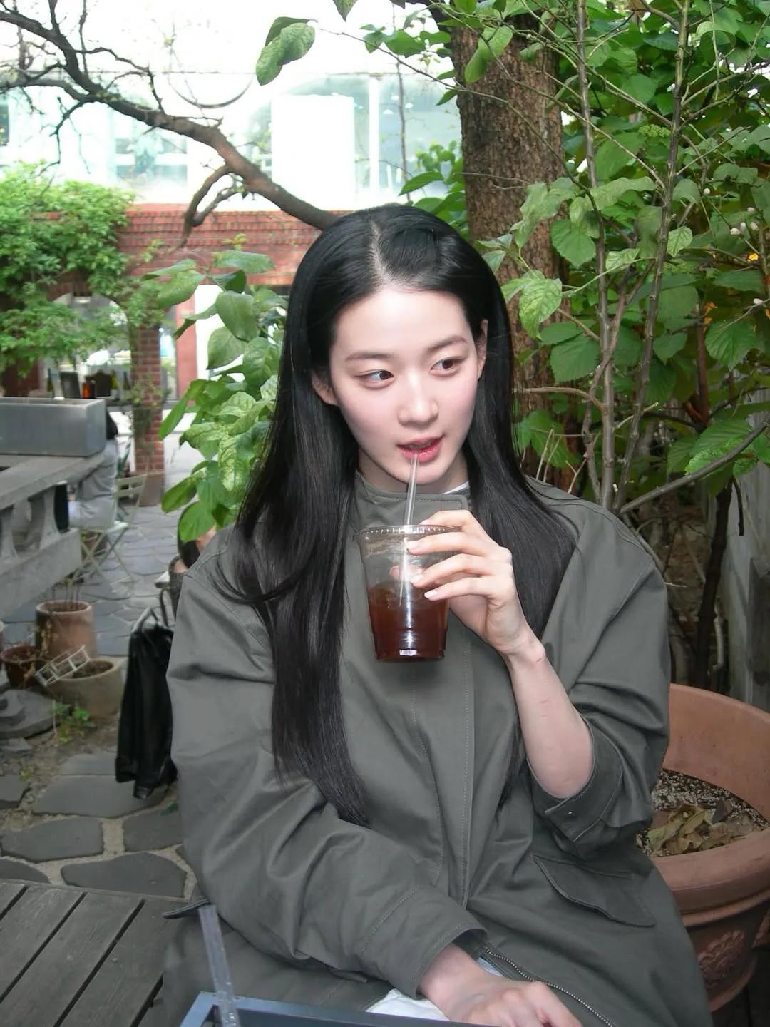 Jin Se Lim meminum kopi / Instagram jin_selim_