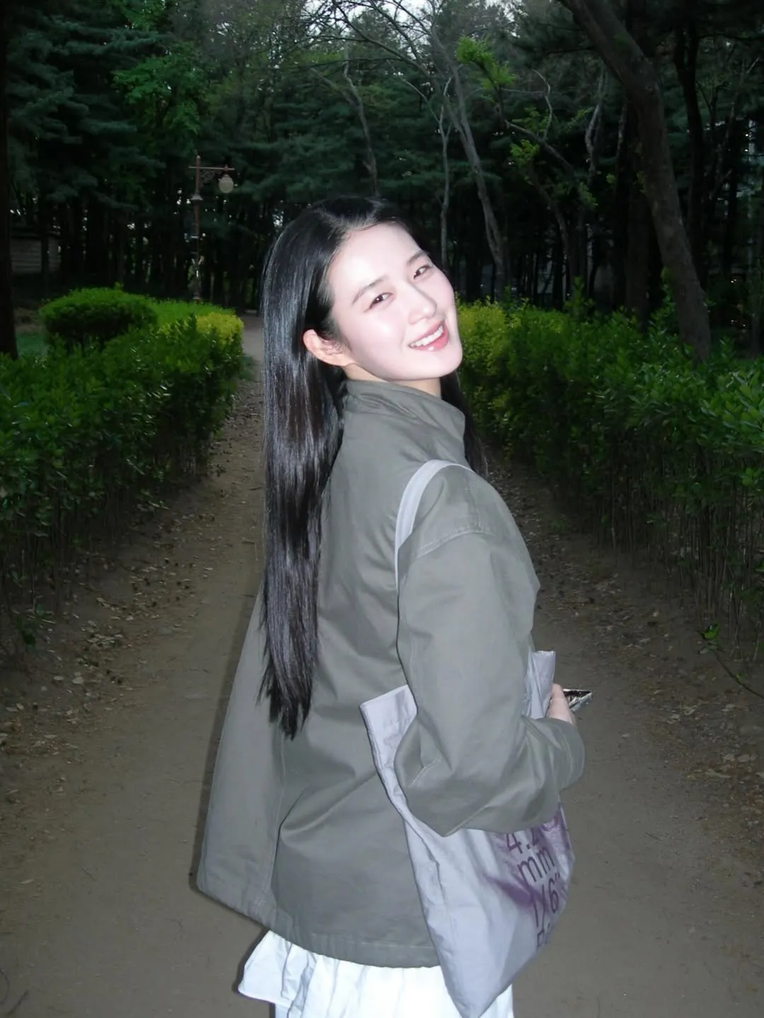 Pose menoleh cantik Jin Se Lim / Instagram jin_selim_