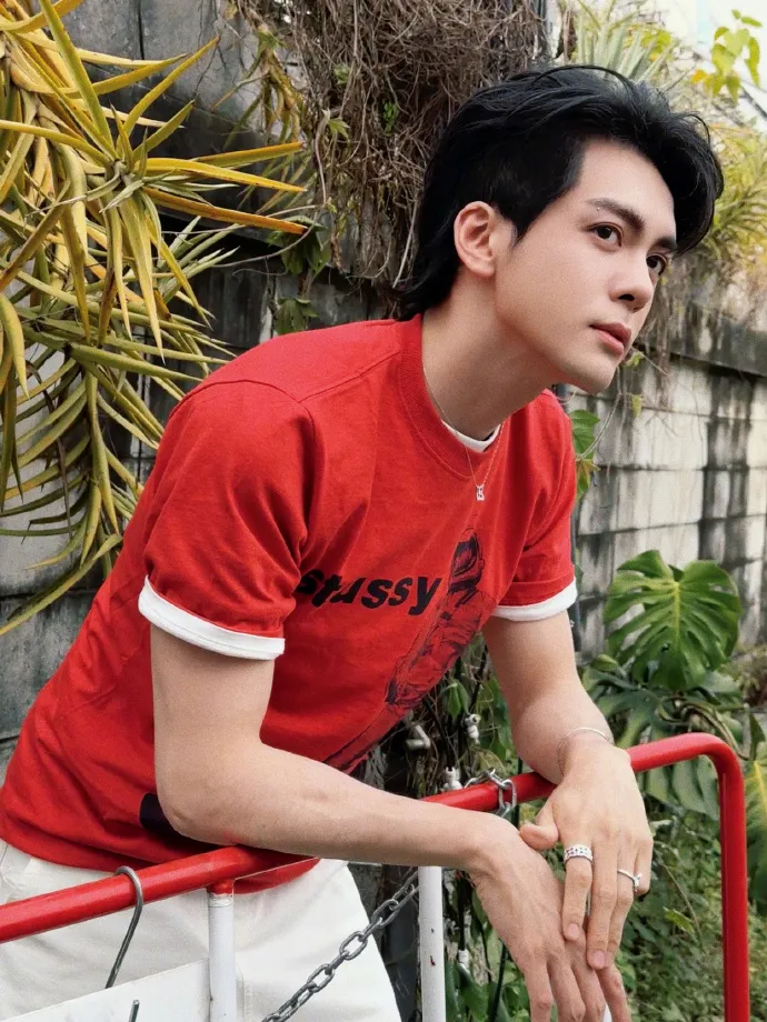 Kenali lebih dekat profil aktor China Joseph Zeng (credit:weibo)