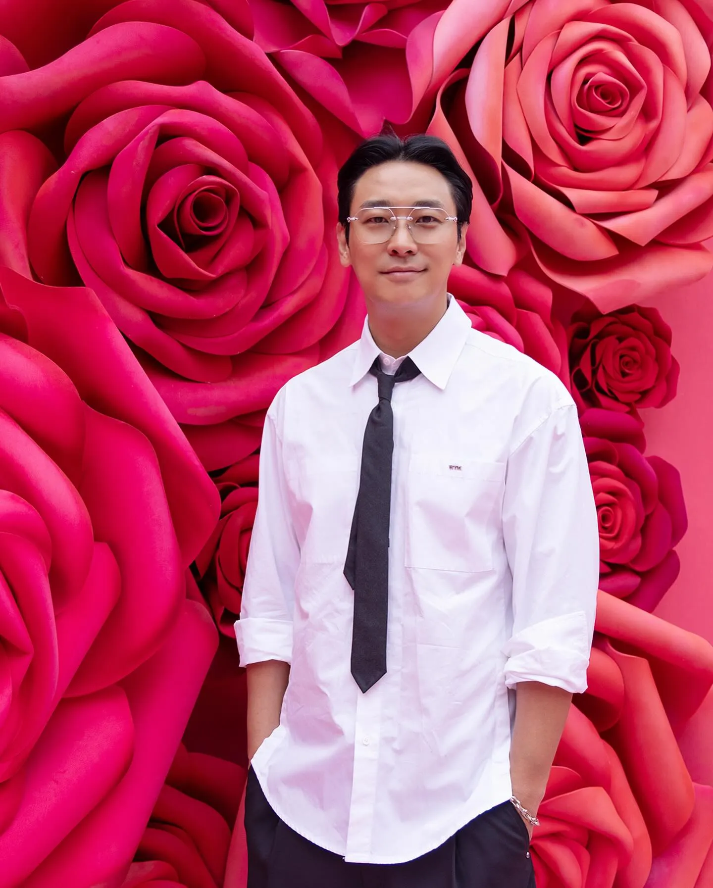 Ju Ji Hoon tersenyum tampil tampan/Instagram.com/_jujihoon
