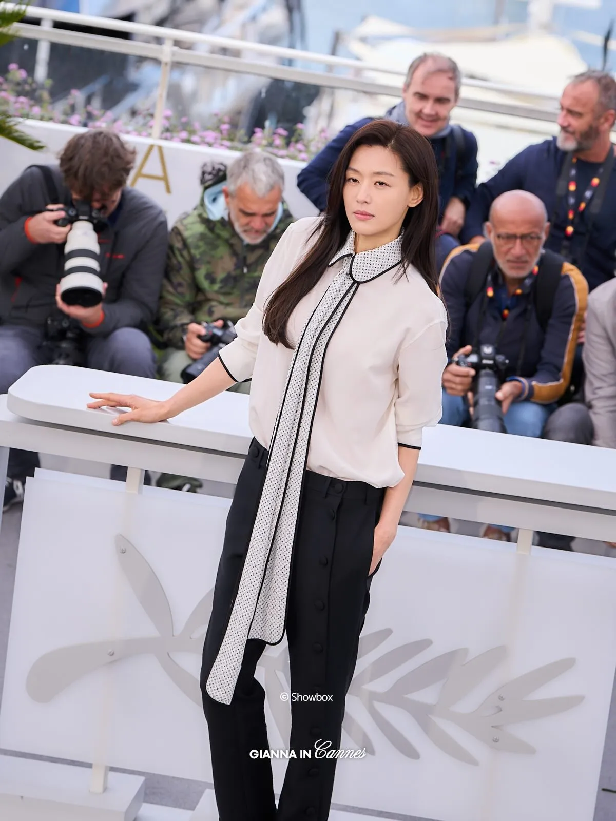 Jun Ji Hyun dengan rambut digerai/Instagram.com/everything.is.peachy