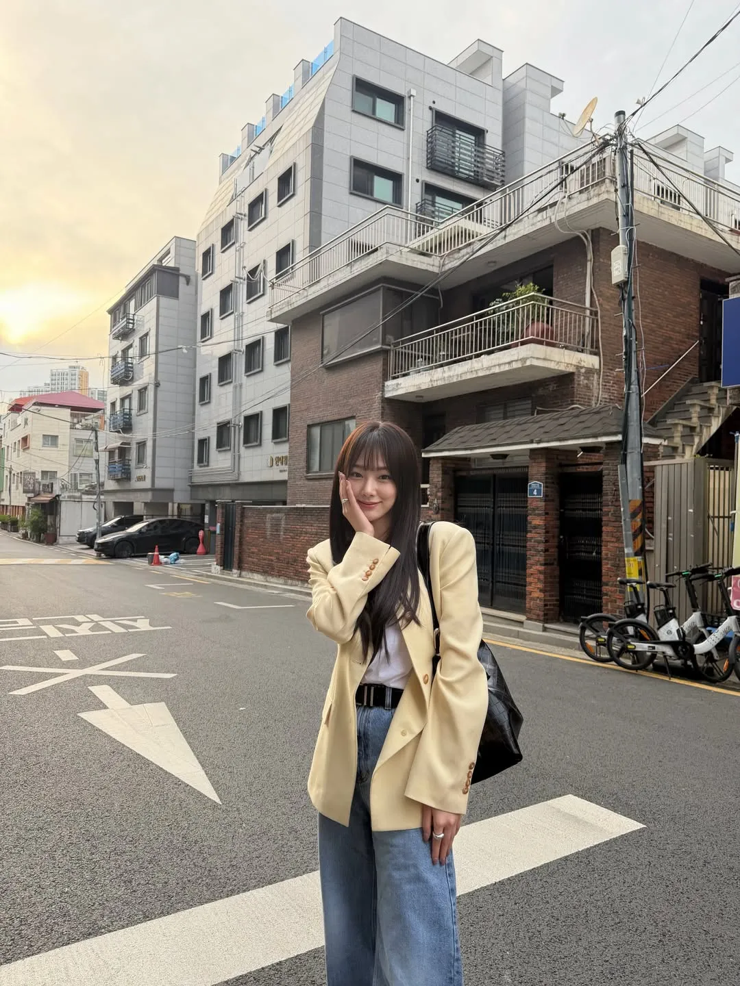 Potret cantik Kang Mi Na di jalan / Instagram _happiness_o