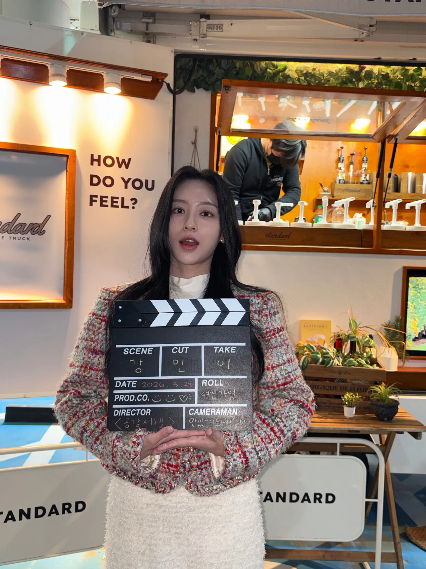 Kang Min Ah tampil cantik dengan rambut hitam tergerai/Instagram.com/minah320_97