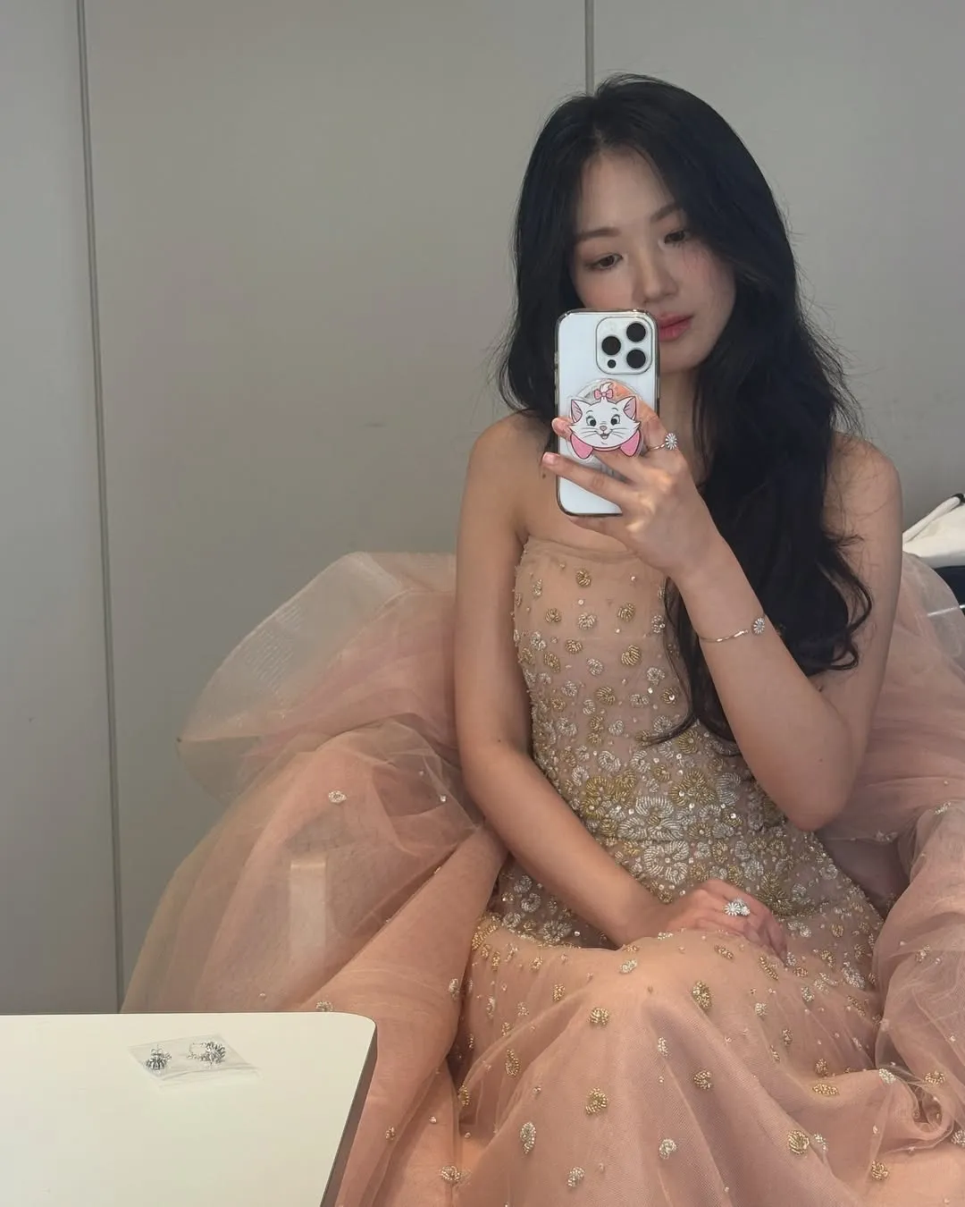 Mirror selfie Kim Hye Yoon / Instagram hye_yoon1110
