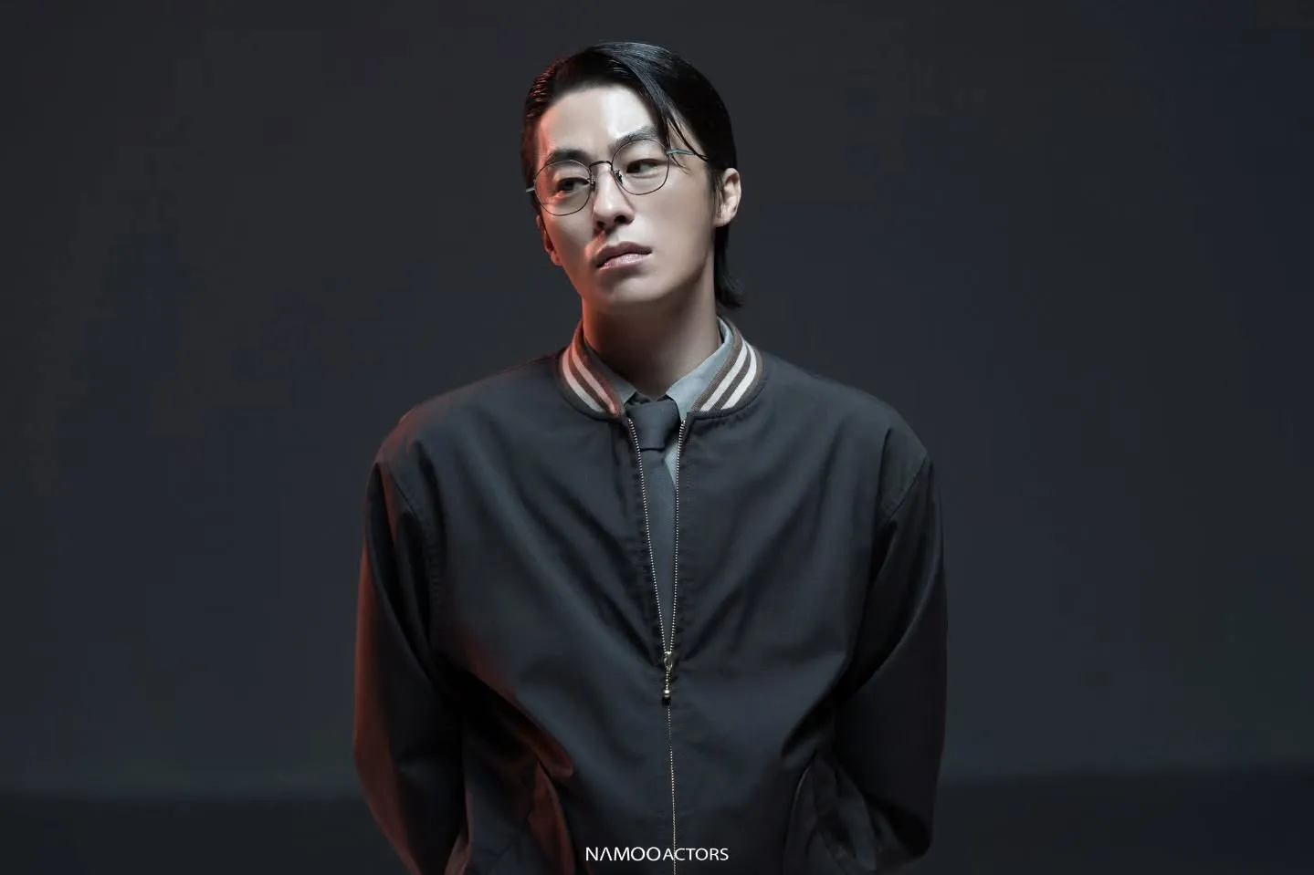 Koo Kyo Hwan dalam film terbarunya Colony/Instagram.com/namooactors