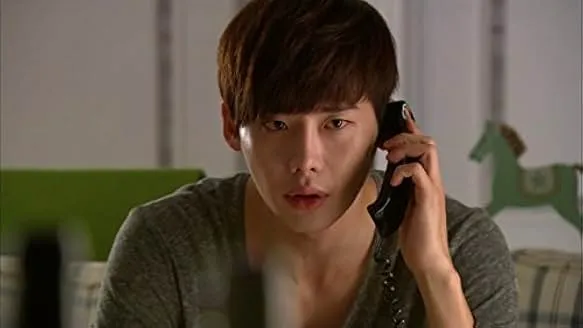 Lee Jong Suk berhasil menaikkan namanya lewat drama I CAN HEAR YOUR VOICE / IMDB