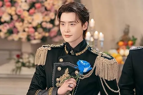 Karakter putra mahkota bernama Heinrey yang diperankan Lee Jong Suk The Remarried Empress / IMDB