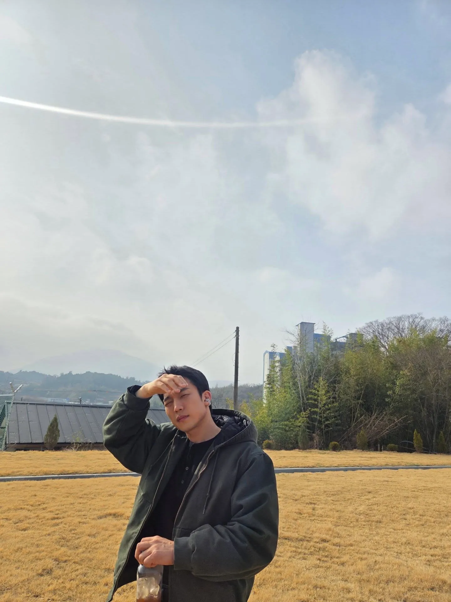 Lee Sang Yi memakai hoodie/Instagram.com/leesangyi_