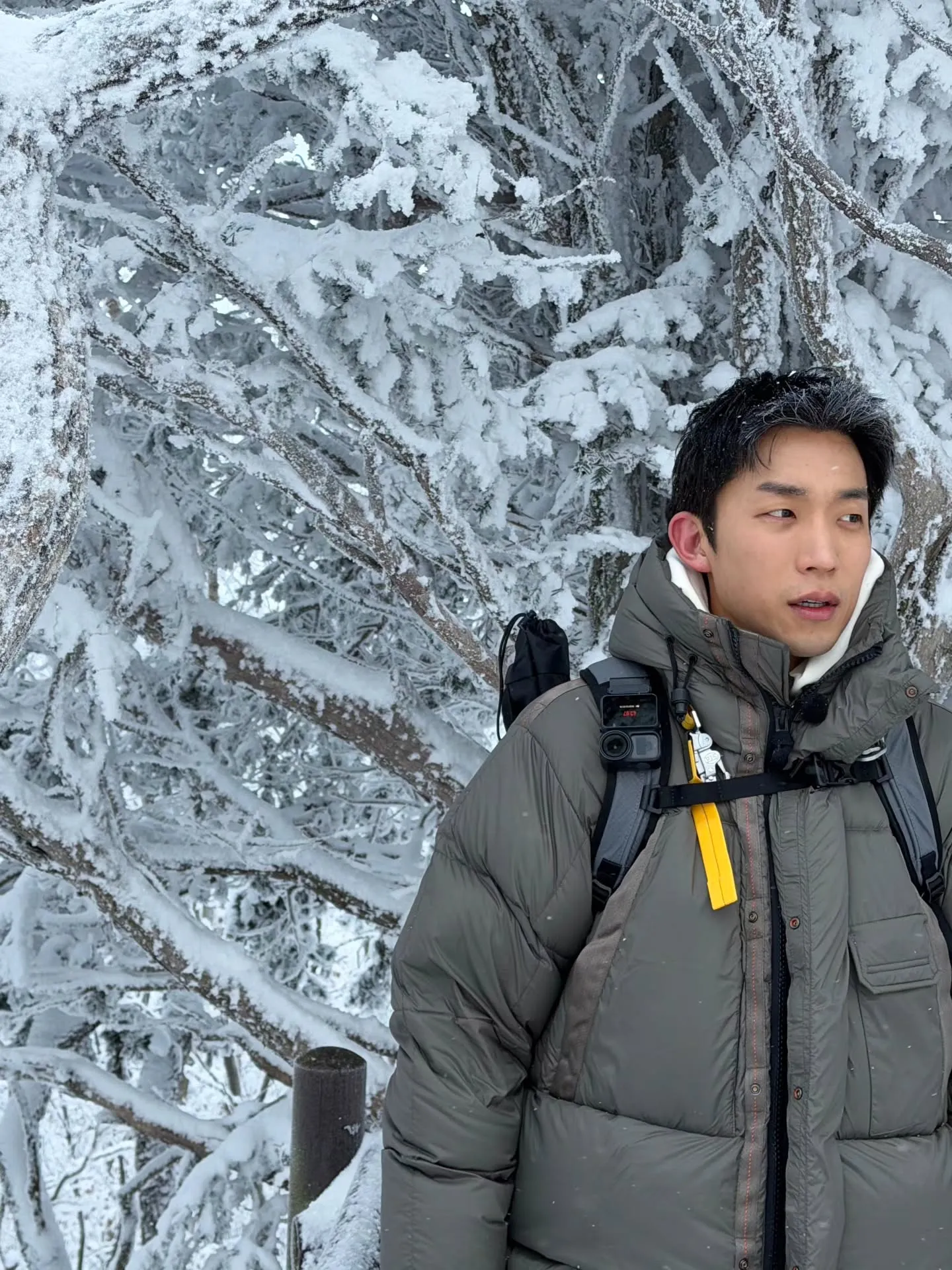 Lee Sang Yi berfoto di salju/Instagram.com/leesangyi_