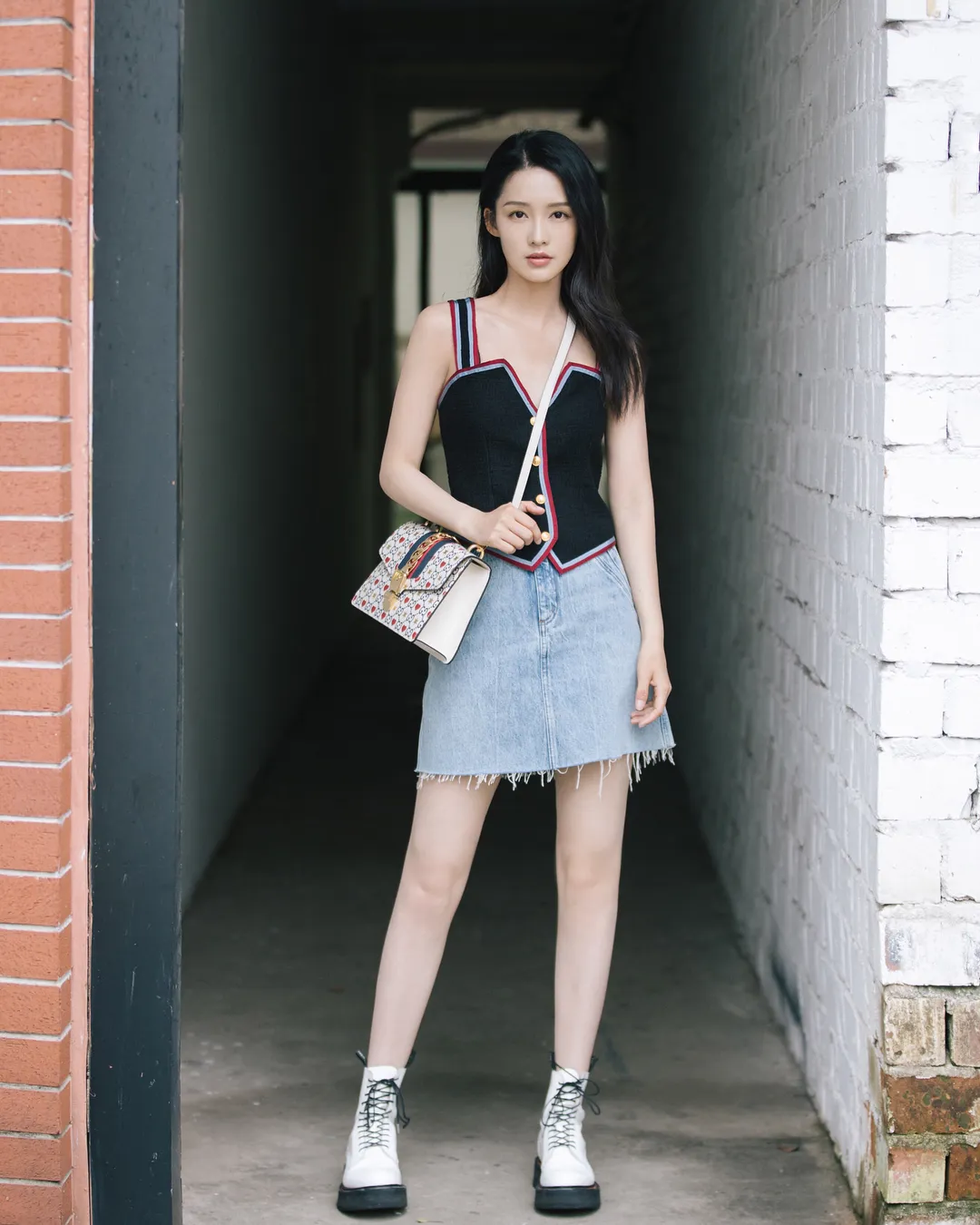 Li Qin - instagram.com/@liqin_qqin