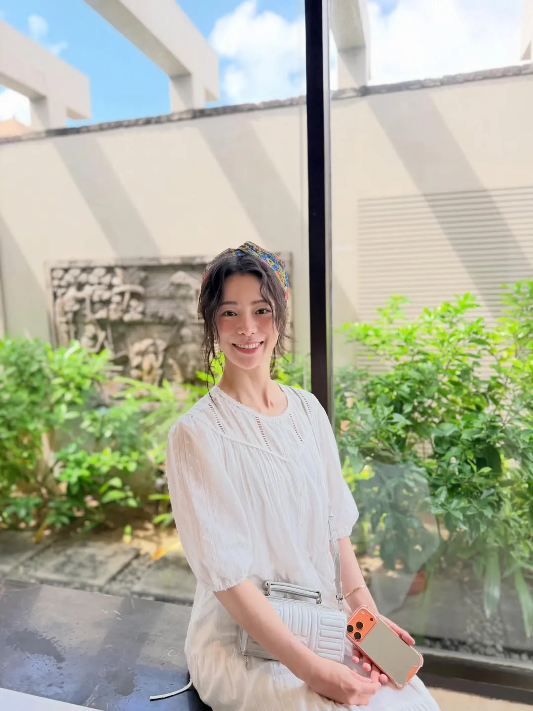 Lim Ji Yeon dengan dress putih cantik/Instagram.com/limjjy2
