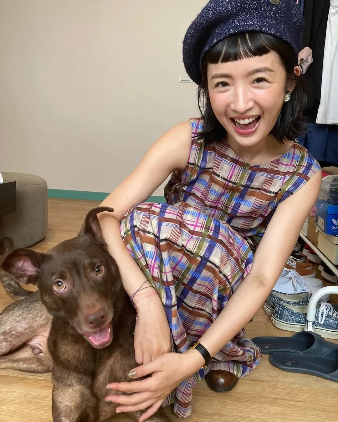 Potret Lin Yi Chen dengan anjing kesayangan (instagram.com/linyichen.ariellin)