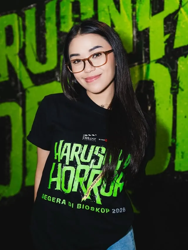 Lula Lahfah pakai t-shirt film Â© instagram.com/lulalahfah