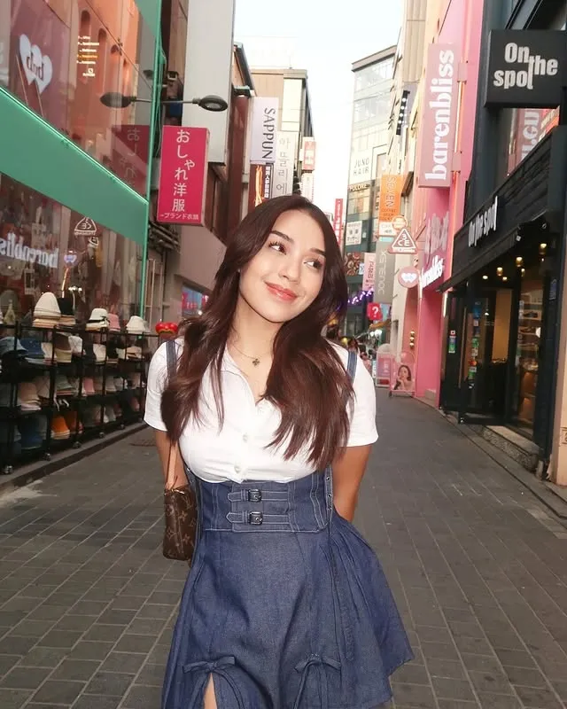 Lula Lahfah di Korea Selatan Â© instagram.com/lulalahfah