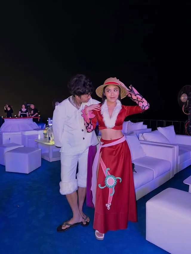 Lula Lahfah pakai kostum bareng Reza Arap Â© instagram.com/lulalahfah