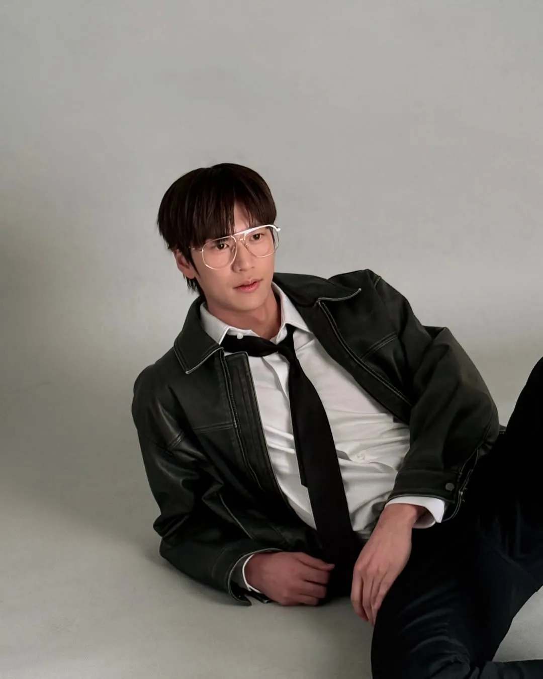 Pesonsr Na In Woo dengan busana formal(credit: Instagram.com/10042n00/)