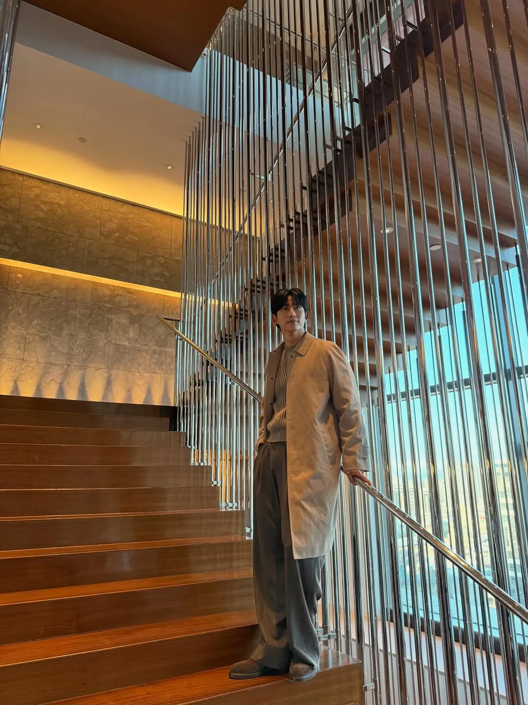 Potret Ok Taec Yeon dengan pose bersandar / Instagram taecyeonokay