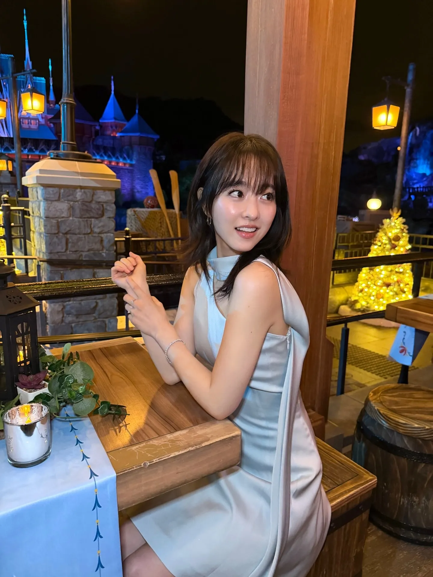 Park Bo Young memakai dress cantik/Instagram.com/boyoung0212_official